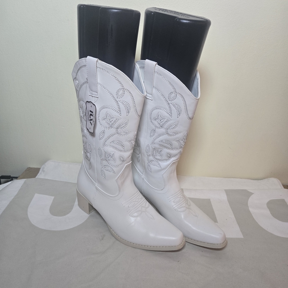 Elegant White Silver Embroidered Heeled Boots